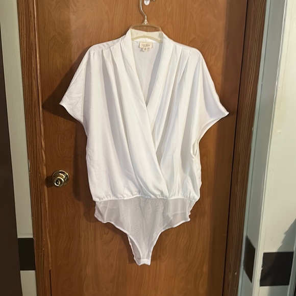 1.4.3. Story by Line Up Tops - Cap sleeve white bodysuit size 3XL